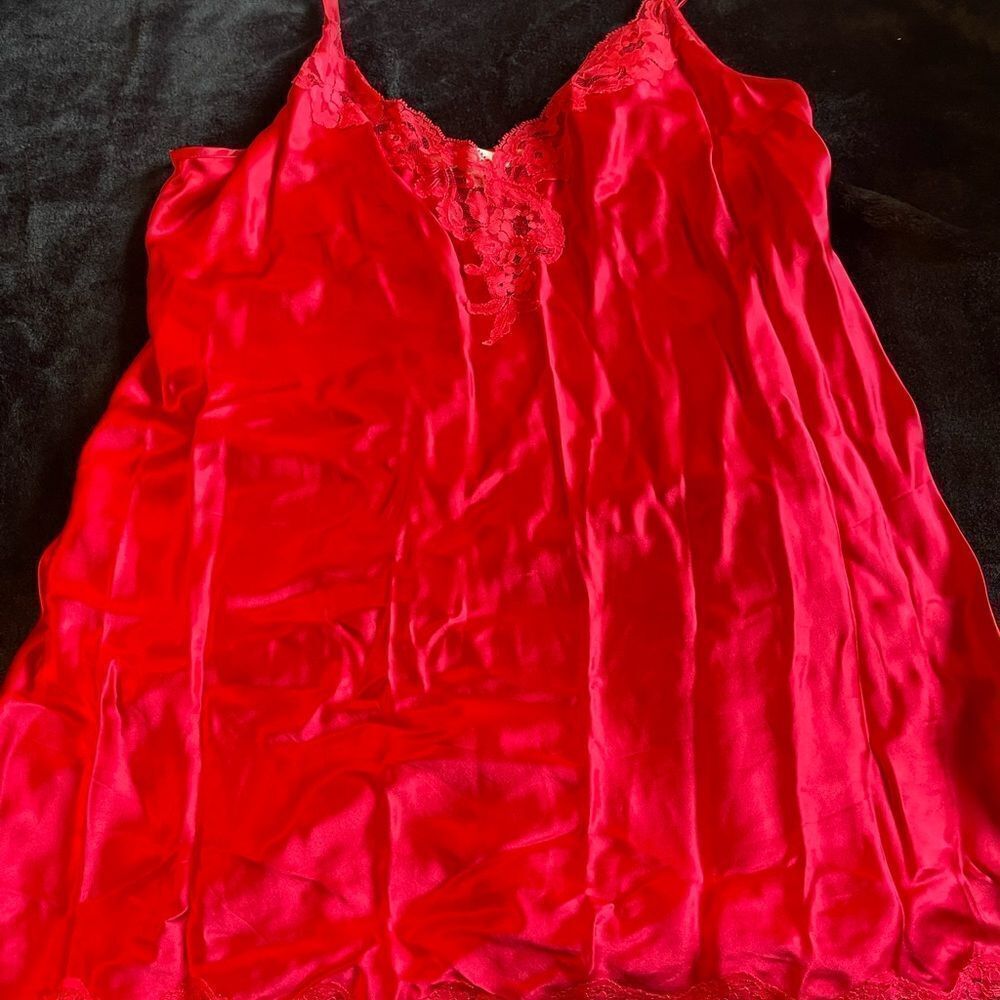 Victoria’s Secret red satin and lace lingerie slip adjustable straps, size large